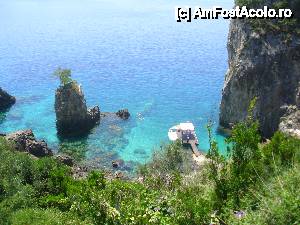 [P17] Paleokastritsa, golful La Grotta » foto by sorin_g
 - 
<span class="allrVoted glyphicon glyphicon-heart hidden" id="av434600"></span>
<a class="m-l-10 hidden" id="sv434600" onclick="voting_Foto_DelVot(,434600,993)" role="button">șterge vot <span class="glyphicon glyphicon-remove"></span></a>
<a id="v9434600" class=" c-red"  onclick="voting_Foto_SetVot(434600)" role="button"><span class="glyphicon glyphicon-heart-empty"></span> <b>LIKE</b> = Votează poza</a> <img class="hidden"  id="f434600W9" src="/imagini/loader.gif" border="0" /><span class="AjErrMes hidden" id="e434600ErM"></span>