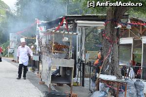 [P24] Acesta este Spiros! Patronul! care avea 100 de oameni la mese!  » foto by xpac
 - 
<span class="allrVoted glyphicon glyphicon-heart hidden" id="av590516"></span>
<a class="m-l-10 hidden" id="sv590516" onclick="voting_Foto_DelVot(,590516,993)" role="button">șterge vot <span class="glyphicon glyphicon-remove"></span></a>
<a id="v9590516" class=" c-red"  onclick="voting_Foto_SetVot(590516)" role="button"><span class="glyphicon glyphicon-heart-empty"></span> <b>LIKE</b> = Votează poza</a> <img class="hidden"  id="f590516W9" src="/imagini/loader.gif" border="0" /><span class="AjErrMes hidden" id="e590516ErM"></span>