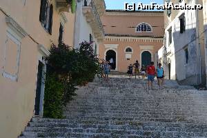 [P154] 5) Kerkira-intrarea in biserica Antivouniotissa care gazduieste si Muzeul Bizantin. Intrarea este chiar pe malul marii, pe straduta ingusta care coboara spre port.  » foto by adryana
 - 
<span class="allrVoted glyphicon glyphicon-heart hidden" id="av670319"></span>
<a class="m-l-10 hidden" id="sv670319" onclick="voting_Foto_DelVot(,670319,993)" role="button">șterge vot <span class="glyphicon glyphicon-remove"></span></a>
<a id="v9670319" class=" c-red"  onclick="voting_Foto_SetVot(670319)" role="button"><span class="glyphicon glyphicon-heart-empty"></span> <b>LIKE</b> = Votează poza</a> <img class="hidden"  id="f670319W9" src="/imagini/loader.gif" border="0" /><span class="AjErrMes hidden" id="e670319ErM"></span>