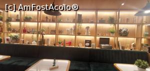 [P33] Zona bar-cafenea, cu mese distanțate, care așteptau jucătorii/consumatorii. » foto by Aurici
 - 
<span class="allrVoted glyphicon glyphicon-heart hidden" id="av1216915"></span>
<a class="m-l-10 hidden" id="sv1216915" onclick="voting_Foto_DelVot(,1216915,1004)" role="button">șterge vot <span class="glyphicon glyphicon-remove"></span></a>
<a id="v91216915" class=" c-red"  onclick="voting_Foto_SetVot(1216915)" role="button"><span class="glyphicon glyphicon-heart-empty"></span> <b>LIKE</b> = Votează poza</a> <img class="hidden"  id="f1216915W9" src="/imagini/loader.gif" border="0" /><span class="AjErrMes hidden" id="e1216915ErM"></span>