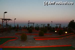 [P16] minigolf pe faleza, dupa hotel, spre statiune » foto by andrekuf
 - 
<span class="allrVoted glyphicon glyphicon-heart hidden" id="av360067"></span>
<a class="m-l-10 hidden" id="sv360067" onclick="voting_Foto_DelVot(,360067,1017)" role="button">șterge vot <span class="glyphicon glyphicon-remove"></span></a>
<a id="v9360067" class=" c-red"  onclick="voting_Foto_SetVot(360067)" role="button"><span class="glyphicon glyphicon-heart-empty"></span> <b>LIKE</b> = Votează poza</a> <img class="hidden"  id="f360067W9" src="/imagini/loader.gif" border="0" /><span class="AjErrMes hidden" id="e360067ErM"></span>