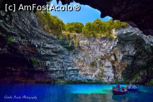 [P57] Multumita barcagiului grec nu am reusit sa fac cine stie ce poze la Melissani. Aveam nevoie de trepied, nu asa... din barca.  » foto by Vlahos2003
 - 
<span class="allrVoted glyphicon glyphicon-heart hidden" id="av820302"></span>
<a class="m-l-10 hidden" id="sv820302" onclick="voting_Foto_DelVot(,820302,1121)" role="button">șterge vot <span class="glyphicon glyphicon-remove"></span></a>
<a id="v9820302" class=" c-red"  onclick="voting_Foto_SetVot(820302)" role="button"><span class="glyphicon glyphicon-heart-empty"></span> <b>LIKE</b> = Votează poza</a> <img class="hidden"  id="f820302W9" src="/imagini/loader.gif" border="0" /><span class="AjErrMes hidden" id="e820302ErM"></span>