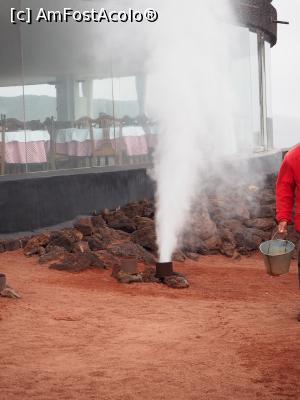 [P05] Geyser artificial (Timanfaya)  » foto by DanCld
 - 
<span class="allrVoted glyphicon glyphicon-heart hidden" id="av1004414"></span>
<a class="m-l-10 hidden" id="sv1004414" onclick="voting_Foto_DelVot(,1004414,1154)" role="button">șterge vot <span class="glyphicon glyphicon-remove"></span></a>
<a id="v91004414" class=" c-red"  onclick="voting_Foto_SetVot(1004414)" role="button"><span class="glyphicon glyphicon-heart-empty"></span> <b>LIKE</b> = Votează poza</a> <img class="hidden"  id="f1004414W9" src="/imagini/loader.gif" border="0" /><span class="AjErrMes hidden" id="e1004414ErM"></span>