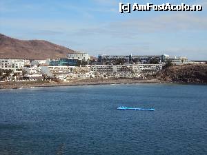 [P15] 15. Hotelul Papagayo Sandos în toată splendoarea lui. La mijlocul imaginii, în treimea stângă, se vede casa pescarului care întrerupe aleea pietonală.  » foto by msnd
 - 
<span class="allrVoted glyphicon glyphicon-heart hidden" id="av495677"></span>
<a class="m-l-10 hidden" id="sv495677" onclick="voting_Foto_DelVot(,495677,1154)" role="button">șterge vot <span class="glyphicon glyphicon-remove"></span></a>
<a id="v9495677" class=" c-red"  onclick="voting_Foto_SetVot(495677)" role="button"><span class="glyphicon glyphicon-heart-empty"></span> <b>LIKE</b> = Votează poza</a> <img class="hidden"  id="f495677W9" src="/imagini/loader.gif" border="0" /><span class="AjErrMes hidden" id="e495677ErM"></span>