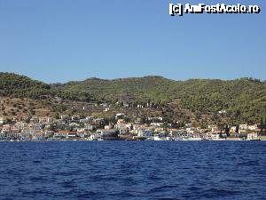 [P08] Marea ireal de albastră şi, în fundal, Spetses.  » foto by Carmen Ion
 - 
<span class="allrVoted glyphicon glyphicon-heart hidden" id="av688942"></span>
<a class="m-l-10 hidden" id="sv688942" onclick="voting_Foto_DelVot(,688942,1162)" role="button">șterge vot <span class="glyphicon glyphicon-remove"></span></a>
<a id="v9688942" class=" c-red"  onclick="voting_Foto_SetVot(688942)" role="button"><span class="glyphicon glyphicon-heart-empty"></span> <b>LIKE</b> = Votează poza</a> <img class="hidden"  id="f688942W9" src="/imagini/loader.gif" border="0" /><span class="AjErrMes hidden" id="e688942ErM"></span>