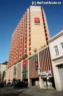 [P01] hotel ibis - intrare » foto by turistul
 - 
<span class="allrVoted glyphicon glyphicon-heart hidden" id="av3601"></span>
<a class="m-l-10 hidden" id="sv3601" onclick="voting_Foto_DelVot(,3601,1169)" role="button">șterge vot <span class="glyphicon glyphicon-remove"></span></a>
<a id="v93601" class=" c-red"  onclick="voting_Foto_SetVot(3601)" role="button"><span class="glyphicon glyphicon-heart-empty"></span> <b>LIKE</b> = Votează poza</a> <img class="hidden"  id="f3601W9" src="/imagini/loader.gif" border="0" /><span class="AjErrMes hidden" id="e3601ErM"></span>