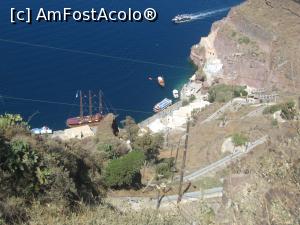 P10 [JUN-2016] Serpentinele interminabile ce duc spre vechiul port, loc de unde pornesc vaporasele spre insulele din centrul Calderei