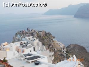 P19 [SEP-2020] Ruinele castelului veneţian din Oia în care lumea se înghesuie la spectacolul apusului de soare