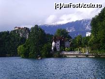 [P01] Lacul Bled » foto by felix
 - 
<span class="allrVoted glyphicon glyphicon-heart hidden" id="av429081"></span>
<a class="m-l-10 hidden" id="sv429081" onclick="voting_Foto_DelVot(,429081,1181)" role="button">șterge vot <span class="glyphicon glyphicon-remove"></span></a>
<a id="v9429081" class=" c-red"  onclick="voting_Foto_SetVot(429081)" role="button"><span class="glyphicon glyphicon-heart-empty"></span> <b>LIKE</b> = Votează poza</a> <img class="hidden"  id="f429081W9" src="/imagini/loader.gif" border="0" /><span class="AjErrMes hidden" id="e429081ErM"></span>