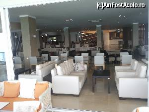 [P20] Lobby bar - cu multe canapele, fotolii... iar în partea stângă, sus, se zăreşte barul » foto by gettyy
 - 
<span class="allrVoted glyphicon glyphicon-heart hidden" id="av666495"></span>
<a class="m-l-10 hidden" id="sv666495" onclick="voting_Foto_DelVot(,666495,1198)" role="button">șterge vot <span class="glyphicon glyphicon-remove"></span></a>
<a id="v9666495" class=" c-red"  onclick="voting_Foto_SetVot(666495)" role="button"><span class="glyphicon glyphicon-heart-empty"></span> <b>LIKE</b> = Votează poza</a> <img class="hidden"  id="f666495W9" src="/imagini/loader.gif" border="0" /><span class="AjErrMes hidden" id="e666495ErM"></span>