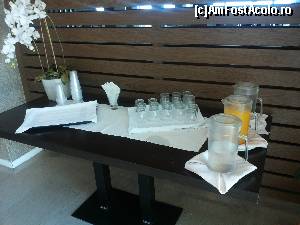 [P27] La intrarea în hotel la orice oră din zi, existau aceste căni cu apă şi suc rece » foto by gettyy
 - 
<span class="allrVoted glyphicon glyphicon-heart hidden" id="av666511"></span>
<a class="m-l-10 hidden" id="sv666511" onclick="voting_Foto_DelVot(,666511,1198)" role="button">șterge vot <span class="glyphicon glyphicon-remove"></span></a>
<a id="v9666511" class=" c-red"  onclick="voting_Foto_SetVot(666511)" role="button"><span class="glyphicon glyphicon-heart-empty"></span> <b>LIKE</b> = Votează poza</a> <img class="hidden"  id="f666511W9" src="/imagini/loader.gif" border="0" /><span class="AjErrMes hidden" id="e666511ErM"></span>