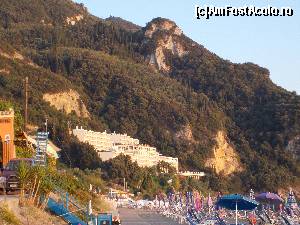 [P18] vedere hotel de la capatul strazii centrale » foto by A&C
 - 
<span class="allrVoted glyphicon glyphicon-heart hidden" id="av655139"></span>
<a class="m-l-10 hidden" id="sv655139" onclick="voting_Foto_DelVot(,655139,1198)" role="button">șterge vot <span class="glyphicon glyphicon-remove"></span></a>
<a id="v9655139" class=" c-red"  onclick="voting_Foto_SetVot(655139)" role="button"><span class="glyphicon glyphicon-heart-empty"></span> <b>LIKE</b> = Votează poza</a> <img class="hidden"  id="f655139W9" src="/imagini/loader.gif" border="0" /><span class="AjErrMes hidden" id="e655139ErM"></span>