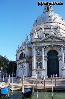 [P19] Basilica Santa Maria della Salute vazuta de pe apa si multi turisti curiosi » foto by florintoma
 - 
<span class="allrVoted glyphicon glyphicon-heart hidden" id="av260307"></span>
<a class="m-l-10 hidden" id="sv260307" onclick="voting_Foto_DelVot(,260307,1229)" role="button">șterge vot <span class="glyphicon glyphicon-remove"></span></a>
<a id="v9260307" class=" c-red"  onclick="voting_Foto_SetVot(260307)" role="button"><span class="glyphicon glyphicon-heart-empty"></span> <b>LIKE</b> = Votează poza</a> <img class="hidden"  id="f260307W9" src="/imagini/loader.gif" border="0" /><span class="AjErrMes hidden" id="e260307ErM"></span>