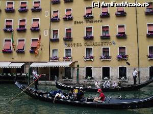 [P17] Iata ca pana si la hotelurile din lantul Best Western in Venetia accesul se face cu gondola » foto by andreip2
 - 
<span class="allrVoted glyphicon glyphicon-heart hidden" id="av559975"></span>
<a class="m-l-10 hidden" id="sv559975" onclick="voting_Foto_DelVot(,559975,1229)" role="button">șterge vot <span class="glyphicon glyphicon-remove"></span></a>
<a id="v9559975" class=" c-red"  onclick="voting_Foto_SetVot(559975)" role="button"><span class="glyphicon glyphicon-heart-empty"></span> <b>LIKE</b> = Votează poza</a> <img class="hidden"  id="f559975W9" src="/imagini/loader.gif" border="0" /><span class="AjErrMes hidden" id="e559975ErM"></span>