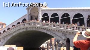 [P14] Ponte di Rialto asaltat de turisti » foto by ovidiuyepi
 - 
<span class="allrVoted glyphicon glyphicon-heart hidden" id="av916424"></span>
<a class="m-l-10 hidden" id="sv916424" onclick="voting_Foto_DelVot(,916424,1229)" role="button">șterge vot <span class="glyphicon glyphicon-remove"></span></a>
<a id="v9916424" class=" c-red"  onclick="voting_Foto_SetVot(916424)" role="button"><span class="glyphicon glyphicon-heart-empty"></span> <b>LIKE</b> = Votează poza</a> <img class="hidden"  id="f916424W9" src="/imagini/loader.gif" border="0" /><span class="AjErrMes hidden" id="e916424ErM"></span>