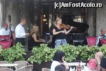 [P04] Live in San Marco !.....degeaba, muzica abia se facea auzita prin tumultul turistic. » foto by Alex_Macedo
 - 
<span class="allrVoted glyphicon glyphicon-heart hidden" id="av186828"></span>
<a class="m-l-10 hidden" id="sv186828" onclick="voting_Foto_DelVot(,186828,1229)" role="button">șterge vot <span class="glyphicon glyphicon-remove"></span></a>
<a id="v9186828" class=" c-red"  onclick="voting_Foto_SetVot(186828)" role="button"><span class="glyphicon glyphicon-heart-empty"></span> <b>LIKE</b> = Votează poza</a> <img class="hidden"  id="f186828W9" src="/imagini/loader.gif" border="0" /><span class="AjErrMes hidden" id="e186828ErM"></span>