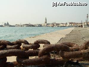 [P39] Vedere asupra lagunei, de pe faleza. In departare se vede Turnul de Paza, Palatul dogilor; i lateral stanga biserica Santa Maria della Salute.  » foto by dianabzs
 - 
<span class="allrVoted glyphicon glyphicon-heart hidden" id="av422763"></span>
<a class="m-l-10 hidden" id="sv422763" onclick="voting_Foto_DelVot(,422763,1229)" role="button">șterge vot <span class="glyphicon glyphicon-remove"></span></a>
<a id="v9422763" class=" c-red"  onclick="voting_Foto_SetVot(422763)" role="button"><span class="glyphicon glyphicon-heart-empty"></span> <b>LIKE</b> = Votează poza</a> <img class="hidden"  id="f422763W9" src="/imagini/loader.gif" border="0" /><span class="AjErrMes hidden" id="e422763ErM"></span>