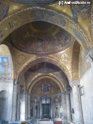 [P16] Vedere interior Basilica San Marco » foto by nini83
 - 
<span class="allrVoted glyphicon glyphicon-heart hidden" id="av688419"></span>
<a class="m-l-10 hidden" id="sv688419" onclick="voting_Foto_DelVot(,688419,1229)" role="button">șterge vot <span class="glyphicon glyphicon-remove"></span></a>
<a id="v9688419" class=" c-red"  onclick="voting_Foto_SetVot(688419)" role="button"><span class="glyphicon glyphicon-heart-empty"></span> <b>LIKE</b> = Votează poza</a> <img class="hidden"  id="f688419W9" src="/imagini/loader.gif" border="0" /><span class="AjErrMes hidden" id="e688419ErM"></span>