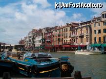 [P11] De la piciorul podului Rialto privelistea asupra Canal Grande , un fel de Calea Victoriei fluida, te incanta  si cucereste...salupe , vaporetto , gondole.. » foto by TORA INGRID
 - 
<span class="allrVoted glyphicon glyphicon-heart hidden" id="av86573"></span>
<a class="m-l-10 hidden" id="sv86573" onclick="voting_Foto_DelVot(,86573,1229)" role="button">șterge vot <span class="glyphicon glyphicon-remove"></span></a>
<a id="v986573" class=" c-red"  onclick="voting_Foto_SetVot(86573)" role="button"><span class="glyphicon glyphicon-heart-empty"></span> <b>LIKE</b> = Votează poza</a> <img class="hidden"  id="f86573W9" src="/imagini/loader.gif" border="0" /><span class="AjErrMes hidden" id="e86573ErM"></span>