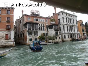 [P17] Canal Grande, Veneția. <i>Palazzo Falier Canossa</i>și <i>Giustinian Lolin</i> » foto by mihaelavoicu
 - 
<span class="allrVoted glyphicon glyphicon-heart hidden" id="av1214281"></span>
<a class="m-l-10 hidden" id="sv1214281" onclick="voting_Foto_DelVot(,1214281,1229)" role="button">șterge vot <span class="glyphicon glyphicon-remove"></span></a>
<a id="v91214281" class=" c-red"  onclick="voting_Foto_SetVot(1214281)" role="button"><span class="glyphicon glyphicon-heart-empty"></span> <b>LIKE</b> = Votează poza</a> <img class="hidden"  id="f1214281W9" src="/imagini/loader.gif" border="0" /><span class="AjErrMes hidden" id="e1214281ErM"></span>