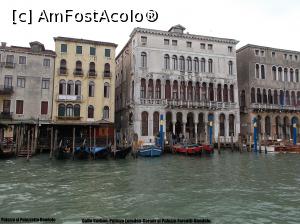 [P03] Canal Grande, Veneția.<i>Palazzi Loredan și Farsetti</i> » foto by mihaelavoicu
 - 
<span class="allrVoted glyphicon glyphicon-heart hidden" id="av1214267"></span>
<a class="m-l-10 hidden" id="sv1214267" onclick="voting_Foto_DelVot(,1214267,1229)" role="button">șterge vot <span class="glyphicon glyphicon-remove"></span></a>
<a id="v91214267" class=" c-red"  onclick="voting_Foto_SetVot(1214267)" role="button"><span class="glyphicon glyphicon-heart-empty"></span> <b>LIKE</b> = Votează poza</a> <img class="hidden"  id="f1214267W9" src="/imagini/loader.gif" border="0" /><span class="AjErrMes hidden" id="e1214267ErM"></span>