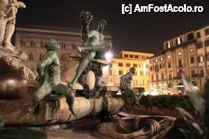 [P16] O parte din Fântâna lui Neptun din Piazza della Signoria.  » foto by gettutza
 - 
<span class="allrVoted glyphicon glyphicon-heart hidden" id="av389312"></span>
<a class="m-l-10 hidden" id="sv389312" onclick="voting_Foto_DelVot(,389312,1230)" role="button">șterge vot <span class="glyphicon glyphicon-remove"></span></a>
<a id="v9389312" class=" c-red"  onclick="voting_Foto_SetVot(389312)" role="button"><span class="glyphicon glyphicon-heart-empty"></span> <b>LIKE</b> = Votează poza</a> <img class="hidden"  id="f389312W9" src="/imagini/loader.gif" border="0" /><span class="AjErrMes hidden" id="e389312ErM"></span>