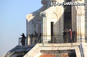 [P19] Laterna cu turiști a Domului focalizată.  » foto by gettutza
 - 
<span class="allrVoted glyphicon glyphicon-heart hidden" id="av389315"></span>
<a class="m-l-10 hidden" id="sv389315" onclick="voting_Foto_DelVot(,389315,1230)" role="button">șterge vot <span class="glyphicon glyphicon-remove"></span></a>
<a id="v9389315" class=" c-red"  onclick="voting_Foto_SetVot(389315)" role="button"><span class="glyphicon glyphicon-heart-empty"></span> <b>LIKE</b> = Votează poza</a> <img class="hidden"  id="f389315W9" src="/imagini/loader.gif" border="0" /><span class="AjErrMes hidden" id="e389315ErM"></span>