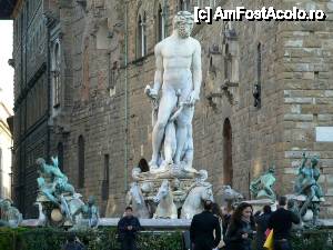 [P16] Fântâna lui Neptun aflată tot în Piazza della Signoria.  » foto by ariciu*
 - 
<span class="allrVoted glyphicon glyphicon-heart hidden" id="av481808"></span>
<a class="m-l-10 hidden" id="sv481808" onclick="voting_Foto_DelVot(,481808,1230)" role="button">șterge vot <span class="glyphicon glyphicon-remove"></span></a>
<a id="v9481808" class=" c-red"  onclick="voting_Foto_SetVot(481808)" role="button"><span class="glyphicon glyphicon-heart-empty"></span> <b>LIKE</b> = Votează poza</a> <img class="hidden"  id="f481808W9" src="/imagini/loader.gif" border="0" /><span class="AjErrMes hidden" id="e481808ErM"></span>
