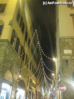 [P20] Florența pe înserat (scuzați calitatea) și un semn de circulație.  » foto by ariciu*
 - 
<span class="allrVoted glyphicon glyphicon-heart hidden" id="av481812"></span>
<a class="m-l-10 hidden" id="sv481812" onclick="voting_Foto_DelVot(,481812,1230)" role="button">șterge vot <span class="glyphicon glyphicon-remove"></span></a>
<a id="v9481812" class=" c-red"  onclick="voting_Foto_SetVot(481812)" role="button"><span class="glyphicon glyphicon-heart-empty"></span> <b>LIKE</b> = Votează poza</a> <img class="hidden"  id="f481812W9" src="/imagini/loader.gif" border="0" /><span class="AjErrMes hidden" id="e481812ErM"></span>