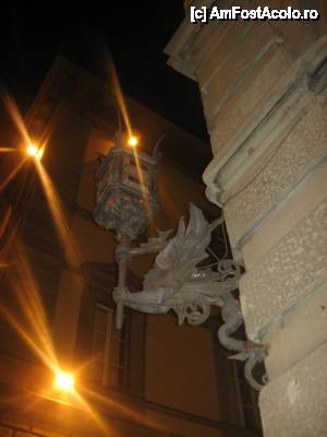 [P23] Detaliu de pe fațada unel clădiri. În Florența vezi la tot pasul așa ceva.  » foto by ariciu*
 - 
<span class="allrVoted glyphicon glyphicon-heart hidden" id="av481815"></span>
<a class="m-l-10 hidden" id="sv481815" onclick="voting_Foto_DelVot(,481815,1230)" role="button">șterge vot <span class="glyphicon glyphicon-remove"></span></a>
<a id="v9481815" class=" c-red"  onclick="voting_Foto_SetVot(481815)" role="button"><span class="glyphicon glyphicon-heart-empty"></span> <b>LIKE</b> = Votează poza</a> <img class="hidden"  id="f481815W9" src="/imagini/loader.gif" border="0" /><span class="AjErrMes hidden" id="e481815ErM"></span>