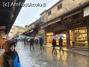 [P37] Podul Ponte Vecchio » foto by calincheita
 - 
<span class="allrVoted glyphicon glyphicon-heart hidden" id="av1418923"></span>
<a class="m-l-10 hidden" id="sv1418923" onclick="voting_Foto_DelVot(,1418923,1230)" role="button">șterge vot <span class="glyphicon glyphicon-remove"></span></a>
<a id="v91418923" class=" c-red"  onclick="voting_Foto_SetVot(1418923)" role="button"><span class="glyphicon glyphicon-heart-empty"></span> <b>LIKE</b> = Votează poza</a> <img class="hidden"  id="f1418923W9" src="/imagini/loader.gif" border="0" /><span class="AjErrMes hidden" id="e1418923ErM"></span>