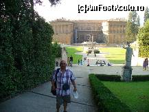 [P17] Vedere de ansamblu al Palatului Pitti din curtea interioara de unde ai acces si la musee » foto by skippy
 - 
<span class="allrVoted glyphicon glyphicon-heart hidden" id="av247802"></span>
<a class="m-l-10 hidden" id="sv247802" onclick="voting_Foto_DelVot(,247802,1230)" role="button">șterge vot <span class="glyphicon glyphicon-remove"></span></a>
<a id="v9247802" class=" c-red"  onclick="voting_Foto_SetVot(247802)" role="button"><span class="glyphicon glyphicon-heart-empty"></span> <b>LIKE</b> = Votează poza</a> <img class="hidden"  id="f247802W9" src="/imagini/loader.gif" border="0" /><span class="AjErrMes hidden" id="e247802ErM"></span>