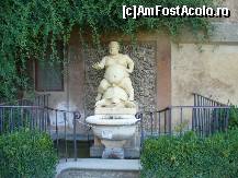 [P19] Statuie la iesirea din gradina Boboli

Adaugat de webmaster13 , aceasta statuie a fost realizata in anul 1560 de Valerio Cigoli si reprezinta pe mascariciul Marelui Duce Cosimo I de Medici , este cunoscuta drept 'Piticul Morgante asezat pe o testoasa' » foto by skippy
 - 
<span class="allrVoted glyphicon glyphicon-heart hidden" id="av247804"></span>
<a class="m-l-10 hidden" id="sv247804" onclick="voting_Foto_DelVot(,247804,1230)" role="button">șterge vot <span class="glyphicon glyphicon-remove"></span></a>
<a id="v9247804" class=" c-red"  onclick="voting_Foto_SetVot(247804)" role="button"><span class="glyphicon glyphicon-heart-empty"></span> <b>LIKE</b> = Votează poza</a> <img class="hidden"  id="f247804W9" src="/imagini/loader.gif" border="0" /><span class="AjErrMes hidden" id="e247804ErM"></span>