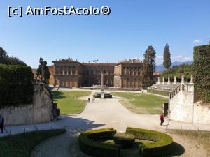 [P68] Palazzo Pitti dinspre Grădinile Boboli.  » foto by Aurici
 - 
<span class="allrVoted glyphicon glyphicon-heart hidden" id="av1087607"></span>
<a class="m-l-10 hidden" id="sv1087607" onclick="voting_Foto_DelVot(,1087607,1230)" role="button">șterge vot <span class="glyphicon glyphicon-remove"></span></a>
<a id="v91087607" class=" c-red"  onclick="voting_Foto_SetVot(1087607)" role="button"><span class="glyphicon glyphicon-heart-empty"></span> <b>LIKE</b> = Votează poza</a> <img class="hidden"  id="f1087607W9" src="/imagini/loader.gif" border="0" /><span class="AjErrMes hidden" id="e1087607ErM"></span>