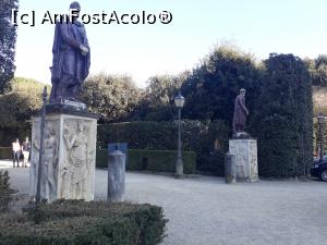[P73] Grădinile Boboli, statui de prizonieri daci care străjuiesc intrarea principală în parc.  » foto by Aurici
 - 
<span class="allrVoted glyphicon glyphicon-heart hidden" id="av1087612"></span>
<a class="m-l-10 hidden" id="sv1087612" onclick="voting_Foto_DelVot(,1087612,1230)" role="button">șterge vot <span class="glyphicon glyphicon-remove"></span></a>
<a id="v91087612" class=" c-red"  onclick="voting_Foto_SetVot(1087612)" role="button"><span class="glyphicon glyphicon-heart-empty"></span> <b>LIKE</b> = Votează poza</a> <img class="hidden"  id="f1087612W9" src="/imagini/loader.gif" border="0" /><span class="AjErrMes hidden" id="e1087612ErM"></span>