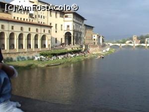 [P01] Râul Arno văzut de pe Ponte Vecchio.  » foto by Carmen Ion
 - 
<span class="allrVoted glyphicon glyphicon-heart hidden" id="av720585"></span>
<a class="m-l-10 hidden" id="sv720585" onclick="voting_Foto_DelVot(,720585,1230)" role="button">șterge vot <span class="glyphicon glyphicon-remove"></span></a>
<a id="v9720585" class=" c-red"  onclick="voting_Foto_SetVot(720585)" role="button"><span class="glyphicon glyphicon-heart-empty"></span> <b>LIKE</b> = Votează poza</a> <img class="hidden"  id="f720585W9" src="/imagini/loader.gif" border="0" /><span class="AjErrMes hidden" id="e720585ErM"></span>