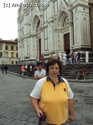 [P16] În faţă la Biserica Santa Croce.  » foto by Carmen Ion
 - 
<span class="allrVoted glyphicon glyphicon-heart hidden" id="av720601"></span>
<a class="m-l-10 hidden" id="sv720601" onclick="voting_Foto_DelVot(,720601,1230)" role="button">șterge vot <span class="glyphicon glyphicon-remove"></span></a>
<a id="v9720601" class=" c-red"  onclick="voting_Foto_SetVot(720601)" role="button"><span class="glyphicon glyphicon-heart-empty"></span> <b>LIKE</b> = Votează poza</a> <img class="hidden"  id="f720601W9" src="/imagini/loader.gif" border="0" /><span class="AjErrMes hidden" id="e720601ErM"></span>
