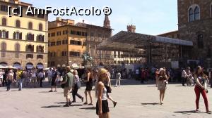 [P68] Turisti romani si straini in Piazza Signoriei.  » foto by ovidiuyepi
 - 
<span class="allrVoted glyphicon glyphicon-heart hidden" id="av1152860"></span>
<a class="m-l-10 hidden" id="sv1152860" onclick="voting_Foto_DelVot(,1152860,1230)" role="button">șterge vot <span class="glyphicon glyphicon-remove"></span></a>
<a id="v91152860" class=" c-red"  onclick="voting_Foto_SetVot(1152860)" role="button"><span class="glyphicon glyphicon-heart-empty"></span> <b>LIKE</b> = Votează poza</a> <img class="hidden"  id="f1152860W9" src="/imagini/loader.gif" border="0" /><span class="AjErrMes hidden" id="e1152860ErM"></span>