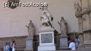 [P74] Loggia dei Lanzi. Statuia, Hercule si Centaurul” de Giambologna.  » foto by ovidiuyepi
 - 
<span class="allrVoted glyphicon glyphicon-heart hidden" id="av1152866"></span>
<a class="m-l-10 hidden" id="sv1152866" onclick="voting_Foto_DelVot(,1152866,1230)" role="button">șterge vot <span class="glyphicon glyphicon-remove"></span></a>
<a id="v91152866" class=" c-red"  onclick="voting_Foto_SetVot(1152866)" role="button"><span class="glyphicon glyphicon-heart-empty"></span> <b>LIKE</b> = Votează poza</a> <img class="hidden"  id="f1152866W9" src="/imagini/loader.gif" border="0" /><span class="AjErrMes hidden" id="e1152866ErM"></span>