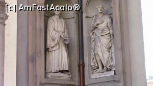 [P80] Galeriile Uffizi, fatada. Grup statuar: Guicciardini (stanga) si Amerigo Vespucci (dreapta).  » foto by ovidiuyepi
 - 
<span class="allrVoted glyphicon glyphicon-heart hidden" id="av1152872"></span>
<a class="m-l-10 hidden" id="sv1152872" onclick="voting_Foto_DelVot(,1152872,1230)" role="button">șterge vot <span class="glyphicon glyphicon-remove"></span></a>
<a id="v91152872" class=" c-red"  onclick="voting_Foto_SetVot(1152872)" role="button"><span class="glyphicon glyphicon-heart-empty"></span> <b>LIKE</b> = Votează poza</a> <img class="hidden"  id="f1152872W9" src="/imagini/loader.gif" border="0" /><span class="AjErrMes hidden" id="e1152872ErM"></span>