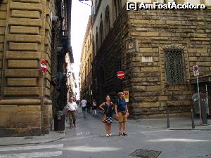 [P13] Stradutele inguste din jurul Pietei Domului care duc spre Piazza della Signoria sau Ponte Vecchio.  » foto by Mika
 - 
<span class="allrVoted glyphicon glyphicon-heart hidden" id="av620585"></span>
<a class="m-l-10 hidden" id="sv620585" onclick="voting_Foto_DelVot(,620585,1230)" role="button">șterge vot <span class="glyphicon glyphicon-remove"></span></a>
<a id="v9620585" class=" c-red"  onclick="voting_Foto_SetVot(620585)" role="button"><span class="glyphicon glyphicon-heart-empty"></span> <b>LIKE</b> = Votează poza</a> <img class="hidden"  id="f620585W9" src="/imagini/loader.gif" border="0" /><span class="AjErrMes hidden" id="e620585ErM"></span>