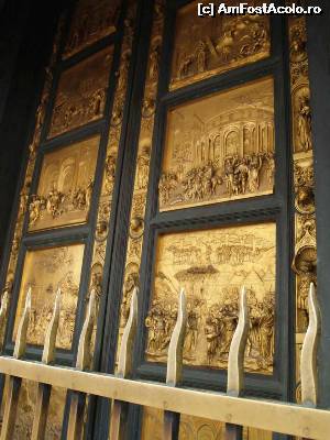 [P07] Ușa dinspre est a Baptisteriului, supranumita si POarta Paradisului, cu scene din Vechiul Testament » foto by Mika
 - 
<span class="allrVoted glyphicon glyphicon-heart hidden" id="av620572"></span>
<a class="m-l-10 hidden" id="sv620572" onclick="voting_Foto_DelVot(,620572,1230)" role="button">șterge vot <span class="glyphicon glyphicon-remove"></span></a>
<a id="v9620572" class=" c-red"  onclick="voting_Foto_SetVot(620572)" role="button"><span class="glyphicon glyphicon-heart-empty"></span> <b>LIKE</b> = Votează poza</a> <img class="hidden"  id="f620572W9" src="/imagini/loader.gif" border="0" /><span class="AjErrMes hidden" id="e620572ErM"></span>