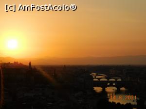 [P03] Apus de soare la Piazzale Michelangelo, Florenţa: podurile de pe Arno » foto by irinad
 - 
<span class="allrVoted glyphicon glyphicon-heart hidden" id="av1257599"></span>
<a class="m-l-10 hidden" id="sv1257599" onclick="voting_Foto_DelVot(,1257599,1230)" role="button">șterge vot <span class="glyphicon glyphicon-remove"></span></a>
<a id="v91257599" class=" c-red"  onclick="voting_Foto_SetVot(1257599)" role="button"><span class="glyphicon glyphicon-heart-empty"></span> <b>LIKE</b> = Votează poza</a> <img class="hidden"  id="f1257599W9" src="/imagini/loader.gif" border="0" /><span class="AjErrMes hidden" id="e1257599ErM"></span>