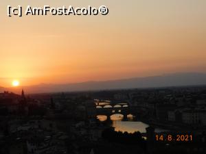 [P04] Apus de soare la Piazzale Michelangelo, Florenţa: podurile de pe Arno » foto by irinad
 - 
<span class="allrVoted glyphicon glyphicon-heart hidden" id="av1257600"></span>
<a class="m-l-10 hidden" id="sv1257600" onclick="voting_Foto_DelVot(,1257600,1230)" role="button">șterge vot <span class="glyphicon glyphicon-remove"></span></a>
<a id="v91257600" class=" c-red"  onclick="voting_Foto_SetVot(1257600)" role="button"><span class="glyphicon glyphicon-heart-empty"></span> <b>LIKE</b> = Votează poza</a> <img class="hidden"  id="f1257600W9" src="/imagini/loader.gif" border="0" /><span class="AjErrMes hidden" id="e1257600ErM"></span>