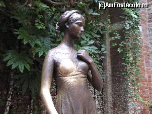 [P04] Statuia Julietei din curtea casei » foto by vlado2
 - 
<span class="allrVoted glyphicon glyphicon-heart hidden" id="av549941"></span>
<a class="m-l-10 hidden" id="sv549941" onclick="voting_Foto_DelVot(,549941,1233)" role="button">șterge vot <span class="glyphicon glyphicon-remove"></span></a>
<a id="v9549941" class=" c-red"  onclick="voting_Foto_SetVot(549941)" role="button"><span class="glyphicon glyphicon-heart-empty"></span> <b>LIKE</b> = Votează poza</a> <img class="hidden"  id="f549941W9" src="/imagini/loader.gif" border="0" /><span class="AjErrMes hidden" id="e549941ErM"></span>