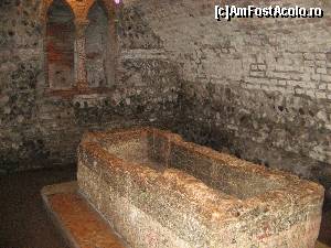 [P09] Mormantul Julietei din Manastirea San Francesco al Corso » foto by vlado2
 - 
<span class="allrVoted glyphicon glyphicon-heart hidden" id="av549946"></span>
<a class="m-l-10 hidden" id="sv549946" onclick="voting_Foto_DelVot(,549946,1233)" role="button">șterge vot <span class="glyphicon glyphicon-remove"></span></a>
<a id="v9549946" class=" c-red"  onclick="voting_Foto_SetVot(549946)" role="button"><span class="glyphicon glyphicon-heart-empty"></span> <b>LIKE</b> = Votează poza</a> <img class="hidden"  id="f549946W9" src="/imagini/loader.gif" border="0" /><span class="AjErrMes hidden" id="e549946ErM"></span>