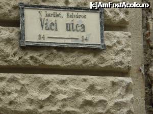 [P05] Plăcuța indicatoare ajută de găsit ușor strada Vaci utca » foto by Mihai18
 - 
<span class="allrVoted glyphicon glyphicon-heart hidden" id="av698222"></span>
<a class="m-l-10 hidden" id="sv698222" onclick="voting_Foto_DelVot(,698222,1275)" role="button">șterge vot <span class="glyphicon glyphicon-remove"></span></a>
<a id="v9698222" class=" c-red"  onclick="voting_Foto_SetVot(698222)" role="button"><span class="glyphicon glyphicon-heart-empty"></span> <b>LIKE</b> = Votează poza</a> <img class="hidden"  id="f698222W9" src="/imagini/loader.gif" border="0" /><span class="AjErrMes hidden" id="e698222ErM"></span>