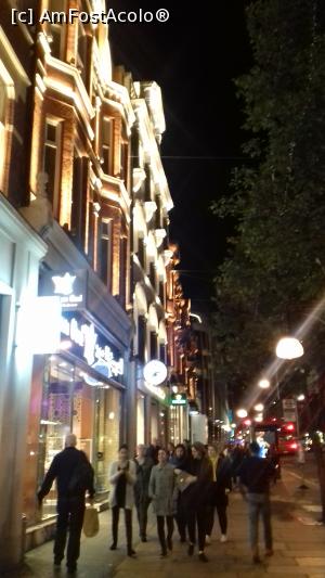 [P15] Oxford Street, foarte aglomerată seara » foto by diacrys*
 - 
<span class="allrVoted glyphicon glyphicon-heart hidden" id="av1042101"></span>
<a class="m-l-10 hidden" id="sv1042101" onclick="voting_Foto_DelVot(,1042101,1570)" role="button">șterge vot <span class="glyphicon glyphicon-remove"></span></a>
<a id="v91042101" class=" c-red"  onclick="voting_Foto_SetVot(1042101)" role="button"><span class="glyphicon glyphicon-heart-empty"></span> <b>LIKE</b> = Votează poza</a> <img class="hidden"  id="f1042101W9" src="/imagini/loader.gif" border="0" /><span class="AjErrMes hidden" id="e1042101ErM"></span>