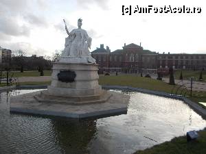 [P04] Kensington Palace din Hyde Park palatul printesei Diana si fantana in memoria ei...  » foto by dan sorin
 - 
<span class="allrVoted glyphicon glyphicon-heart hidden" id="av415168"></span>
<a class="m-l-10 hidden" id="sv415168" onclick="voting_Foto_DelVot(,415168,1570)" role="button">șterge vot <span class="glyphicon glyphicon-remove"></span></a>
<a id="v9415168" class=" c-red"  onclick="voting_Foto_SetVot(415168)" role="button"><span class="glyphicon glyphicon-heart-empty"></span> <b>LIKE</b> = Votează poza</a> <img class="hidden"  id="f415168W9" src="/imagini/loader.gif" border="0" /><span class="AjErrMes hidden" id="e415168ErM"></span>