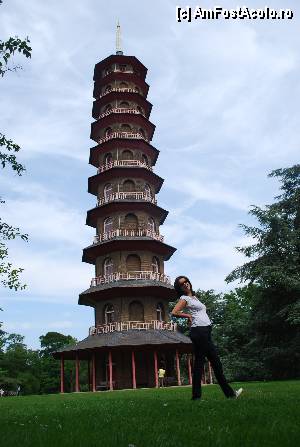 [P34] Pagoda din Kew » foto by elena_iasi
 - 
<span class="allrVoted glyphicon glyphicon-heart hidden" id="av359967"></span>
<a class="m-l-10 hidden" id="sv359967" onclick="voting_Foto_DelVot(,359967,1570)" role="button">șterge vot <span class="glyphicon glyphicon-remove"></span></a>
<a id="v9359967" class=" c-red"  onclick="voting_Foto_SetVot(359967)" role="button"><span class="glyphicon glyphicon-heart-empty"></span> <b>LIKE</b> = Votează poza</a> <img class="hidden"  id="f359967W9" src="/imagini/loader.gif" border="0" /><span class="AjErrMes hidden" id="e359967ErM"></span>